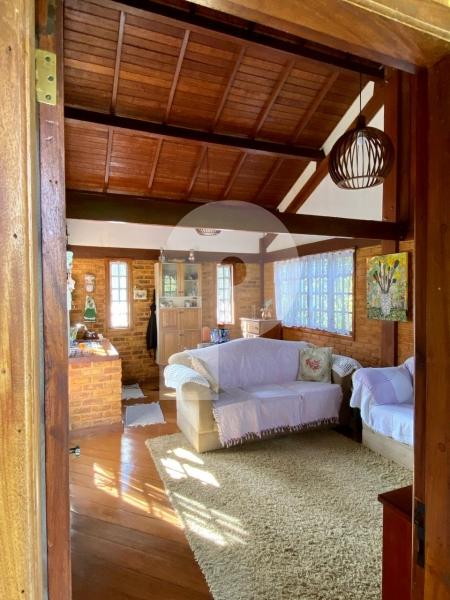 Casa para Alugar  à venda em Carangola, Petrópolis - RJ - Foto 5