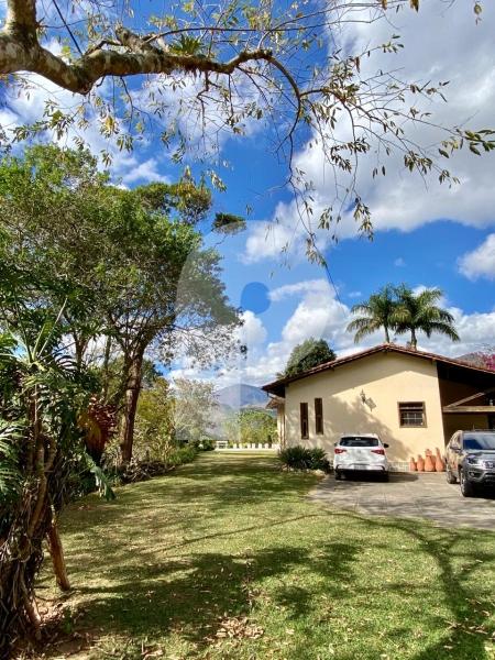 Casa para Alugar  à venda em Carangola, Petrópolis - RJ - Foto 17