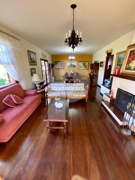 Casa para Alugar  à venda em Carangola, Petrópolis - RJ - Foto 4