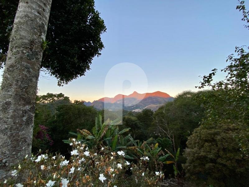 Casa para Alugar  à venda em Carangola, Petrópolis - RJ - Foto 18