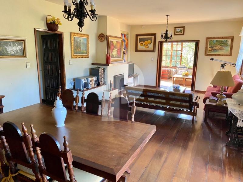 Casa para Alugar  à venda em Carangola, Petrópolis - RJ - Foto 6
