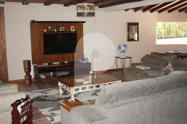 Casa para Alugar  à venda em Carangola, Petrópolis - RJ - Foto 5