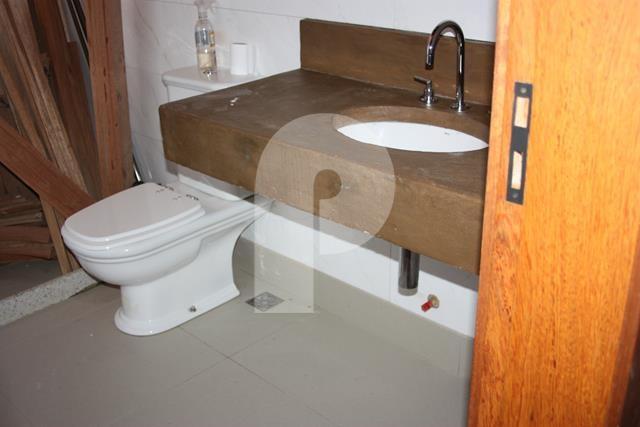 Casa para Alugar  à venda em Carangola, Petrópolis - RJ - Foto 16