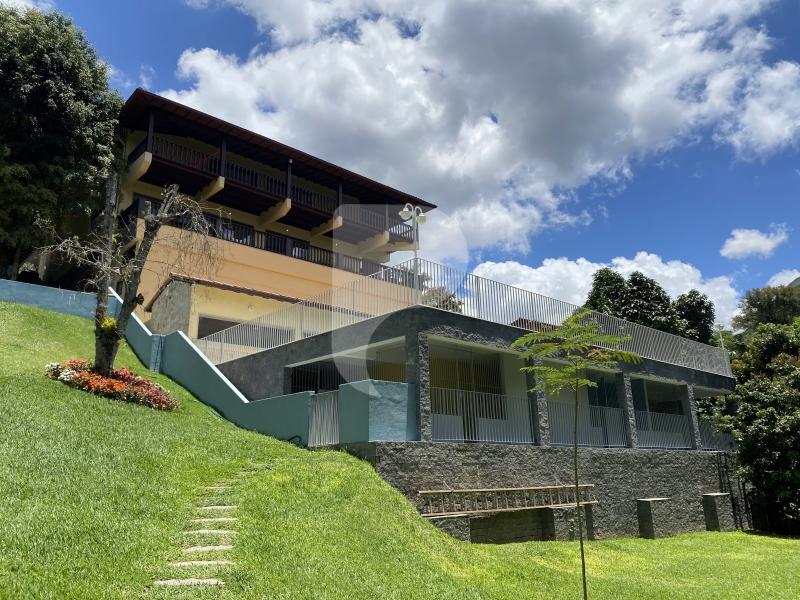 Casa à venda em Itaipava, Petrópolis - RJ - Foto 1
