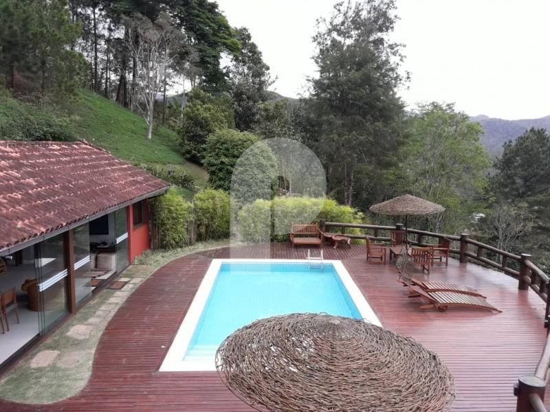 Casa - Petrópolis, Araras