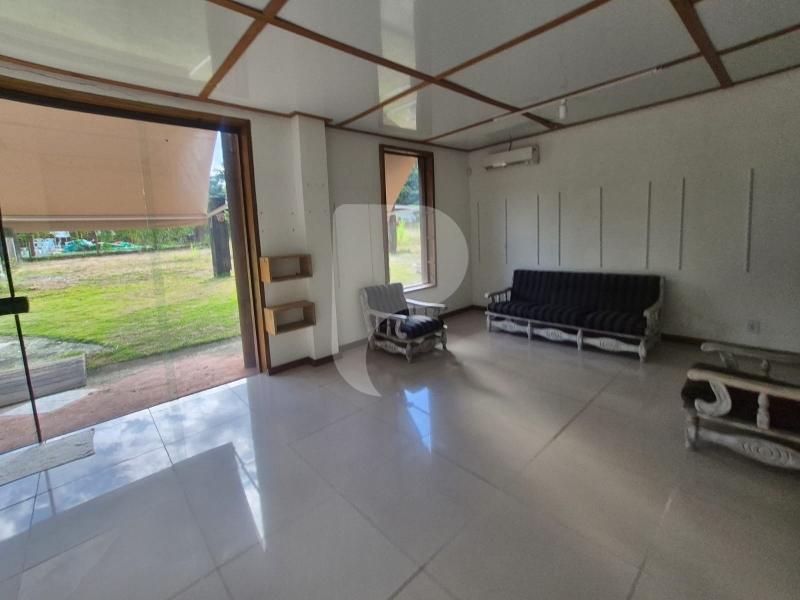 Casa Comercial - Petrópolis, Araras