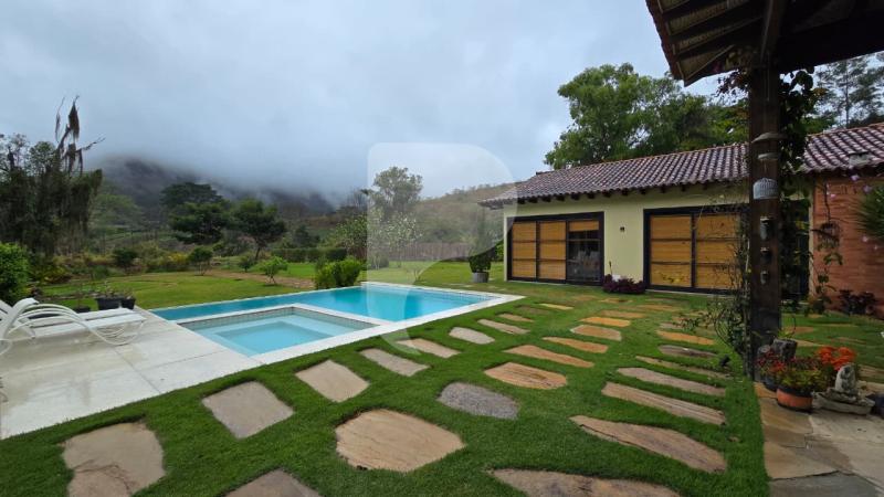 Casa à venda em Itaipava, Petrópolis - RJ - Foto 1